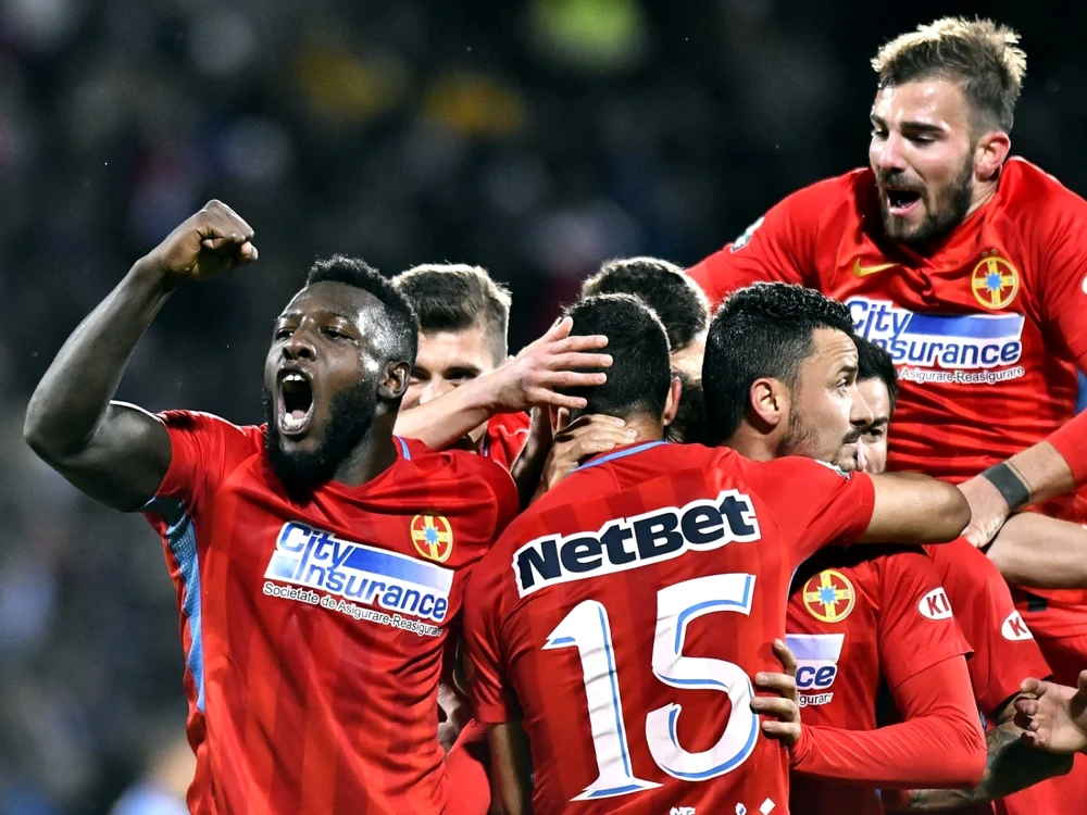 Harlem Gnohere (stânga) e cel mai bun marcator al Stelei în luna octombrie. FOTO: Sportpictures.eu