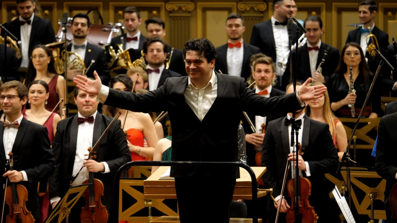 Orchestra Romana de Tineret si dirijorul Cristian Macelaru FOTO Virgil Oprina
