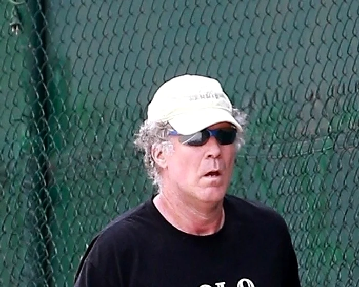 
    Cu șapca trasă pe frunte și ochelari de soare pe nas, Will Ferrel speră să scape nerecunoscutfoto: Profimedia  