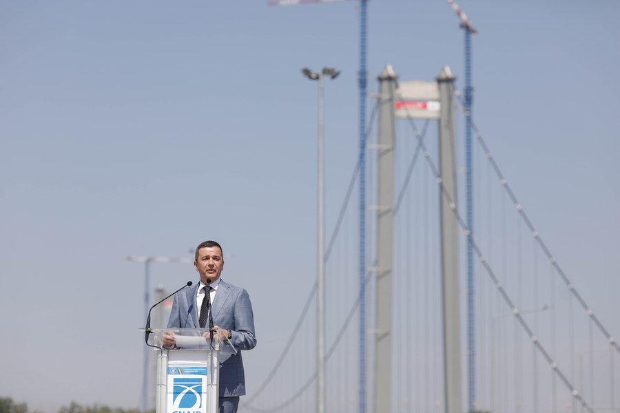 Podul suspendat peste Dunăre, inaugurat. Sorin Grindeanu: „L-aș numi un pod al speranţei, un pod al unirii“ VIDEO