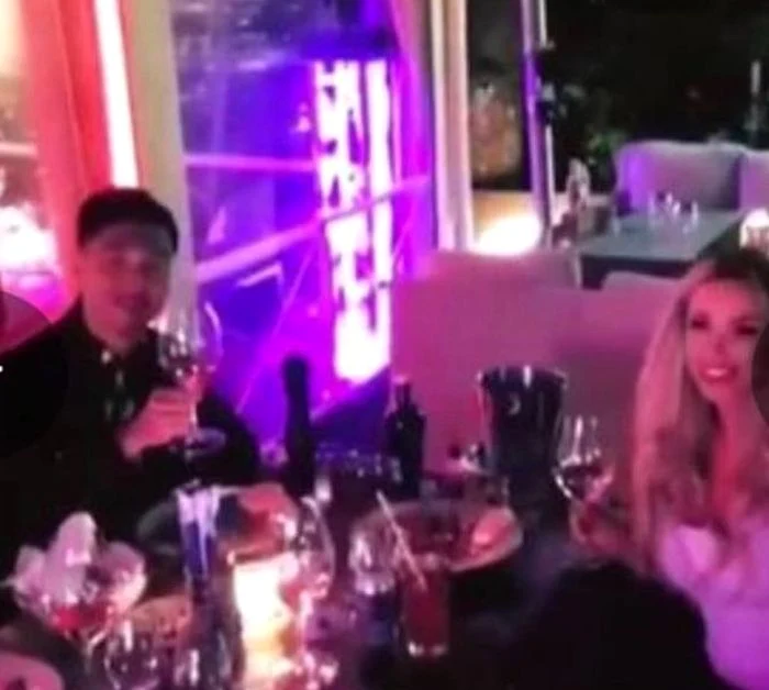 Bianca Draguşanu şi tinerelul asiatic s-au simţit foarte bine unul în compania celuilalt