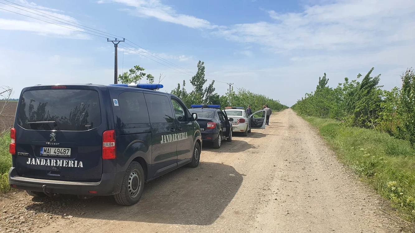 Echipaje de la poliție și jandarmerie au intervenit pentru a-i liniști pe săteni FOTO: CNAIR