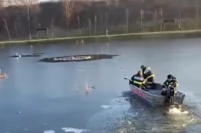 Cei doi adolescenți au fost salvați în ultimul moment Foto: Captură ISU 