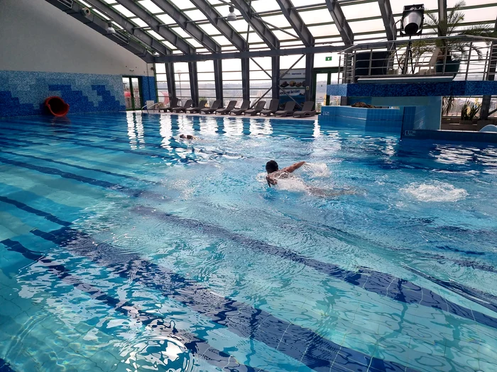 Piscina interioară FOTO Cornisa Aquapark & Sports Botosani
