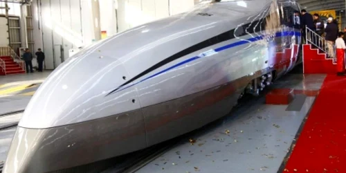 Trenul super-rapid care va atinge 500 km/h