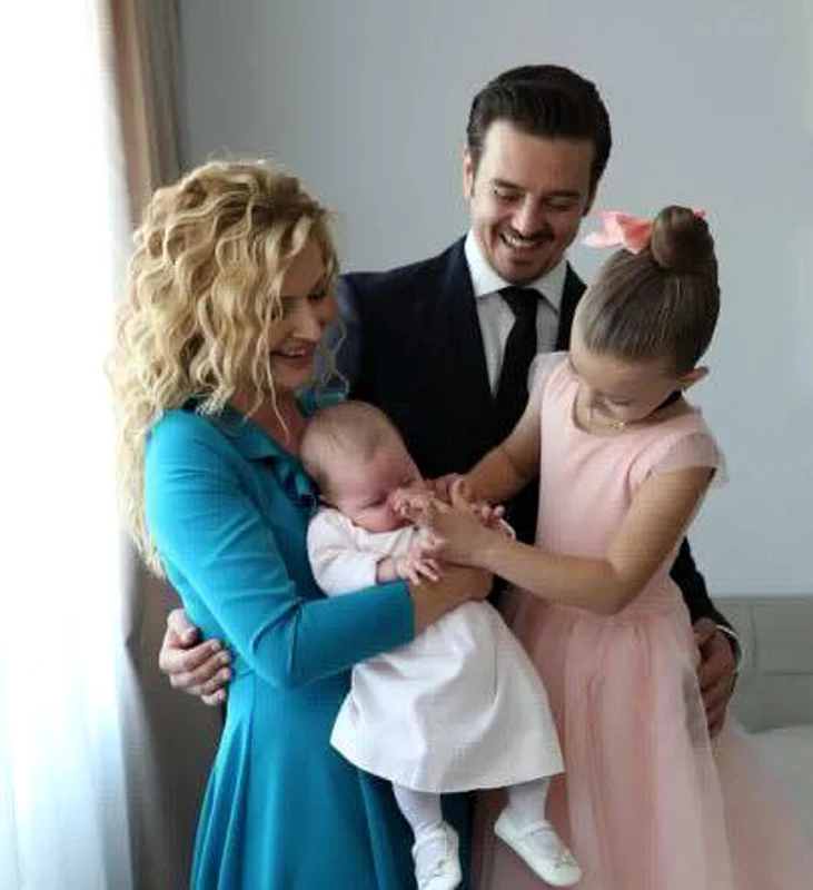 2 mihai petre elwira petre craciun familie 2018 catinca ariana 2 jpg jpeg