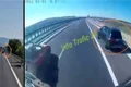 Şoferi care circulă pe banda de urgenţă a autostrăzilor Foto colaj capturi video