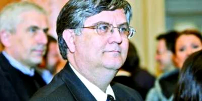 Rectorul Universităţii Bucureşti, Mircea Dumitru
