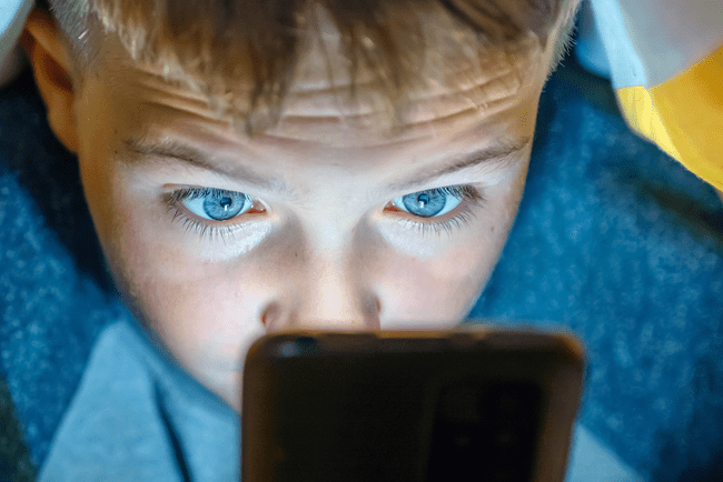 Țara din Balcani care interzice rețelele sociale minorilor: alte țări europene iau în calcul măsuri similare pentru sănătatea mintală a copiilor