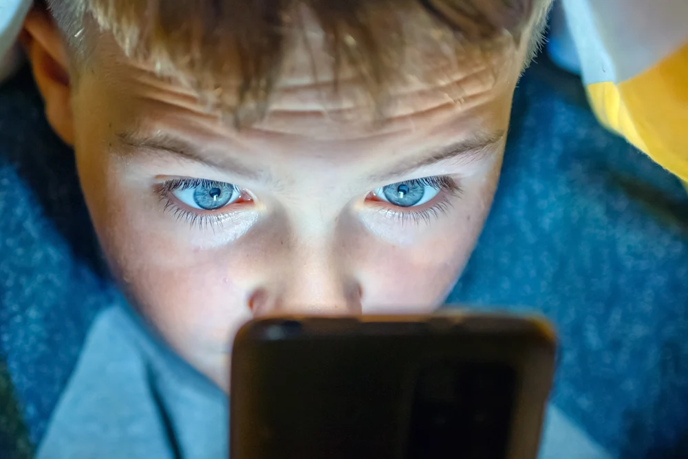 Țara din Europa care va interzice de tot telefoanele mobile în școli: „Se aplică tuturor tinerilor și nu este opțională”