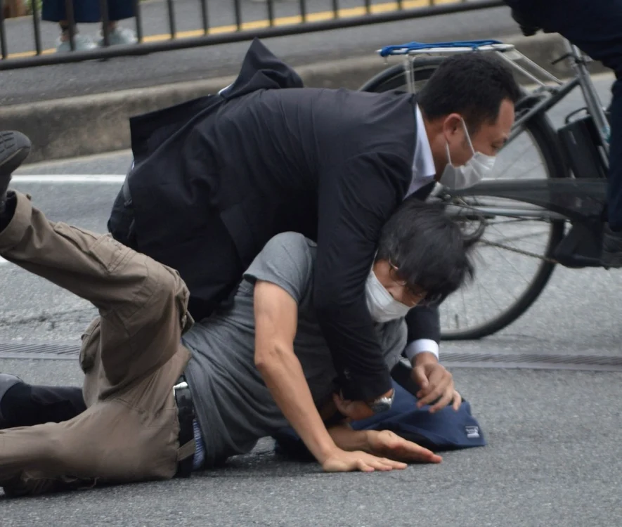 Asasinarea fostului premier al Japoniei Shinzo Abe 8 iulie 2022 retinere atacator FOTO AFP
