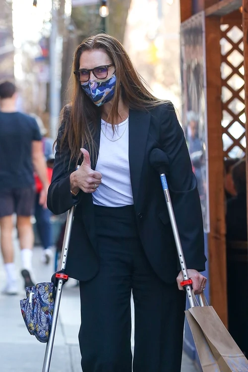 7 brooke shields in carje 2 jpg jpeg