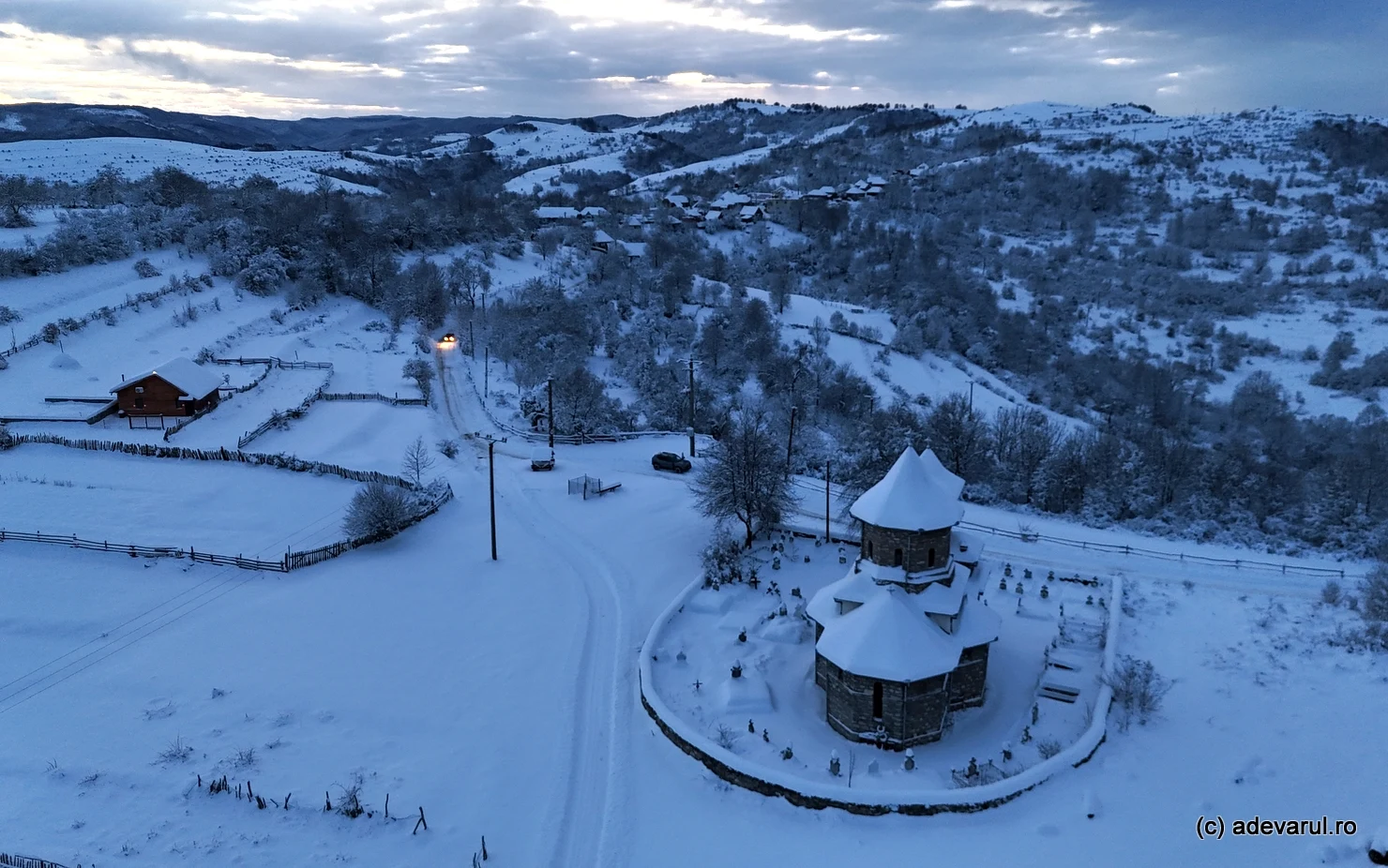 Ninsorile au lăsat în beznă o stațiune din Retezat și zeci de sate din Apuseni și Ținutul Pădurenilor