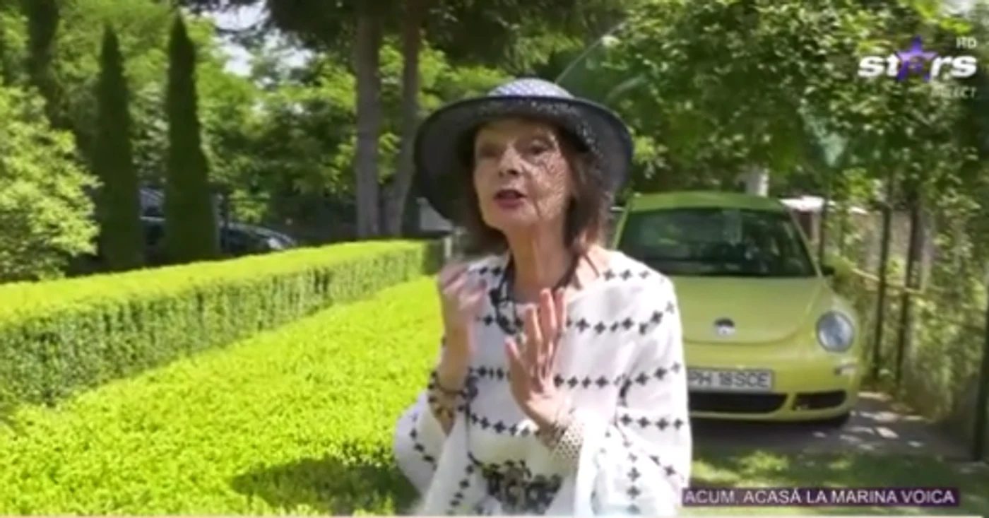 
    Marina Voica, tonică și cu zâmbetul pe buze, în curtea casei de la Breazafoto: captură Antena Stars  