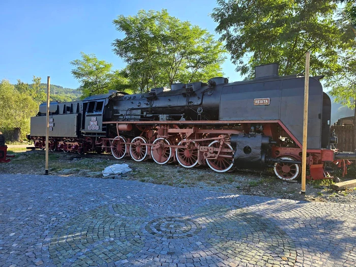 tren cu aburi de epocă