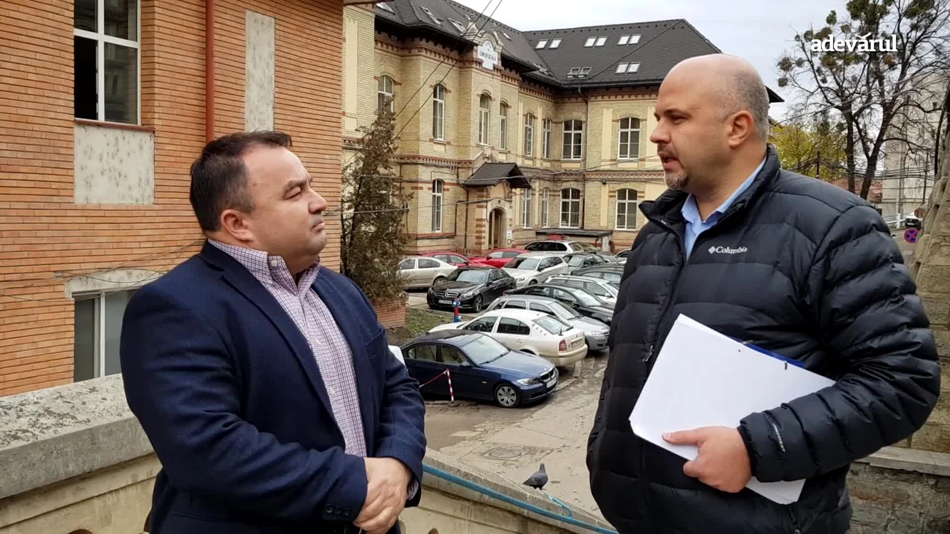 Managerul Petru Şuşca şi deputatul Emanuel Ungureanu. FOTO: Remus Florescu