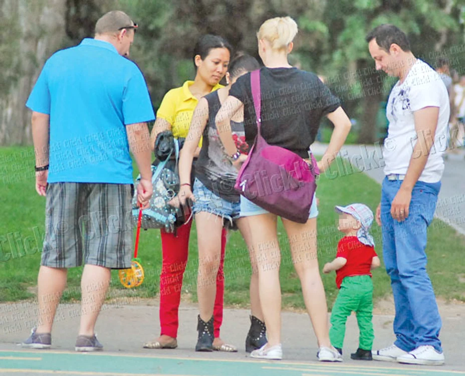 Familia Măruţă s-a  întâlnit în parc cu  nişte prieteni (fotografii: arhivă personală)