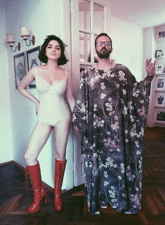 Ana Mordan se distrează şi munceşte alături de colegul său, Adrian Teleşpan