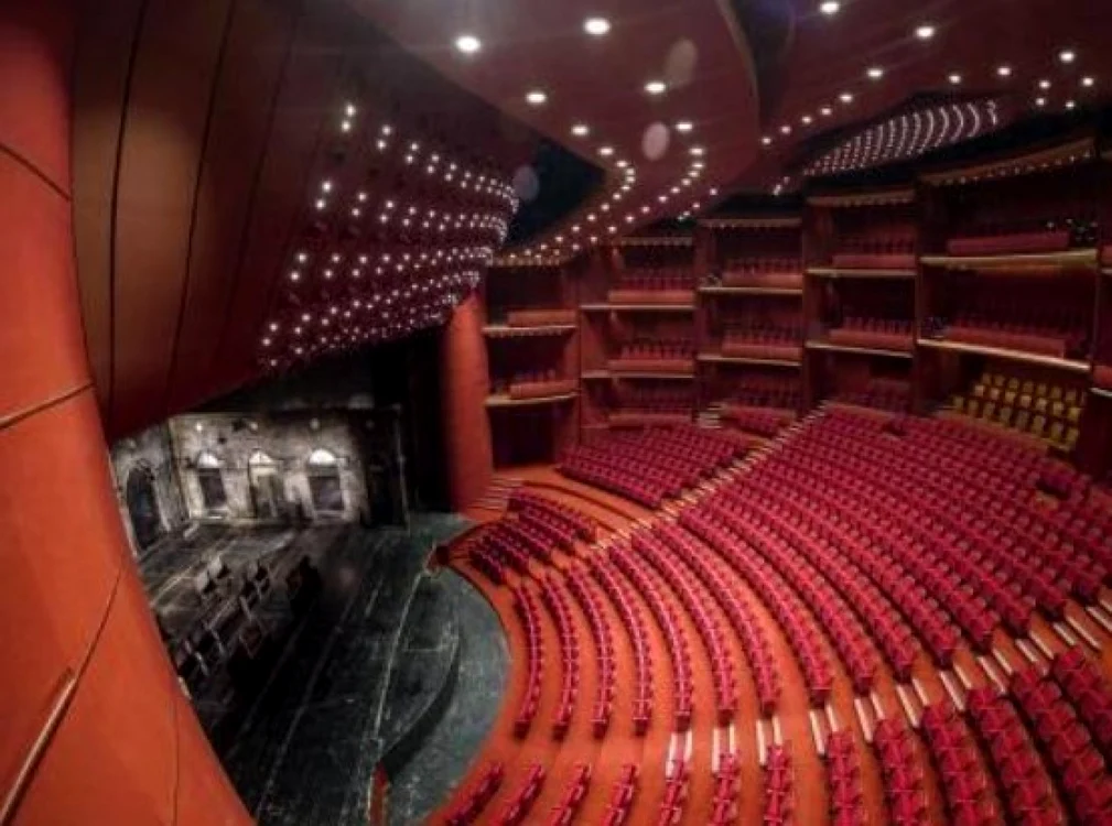 TNB a anunţat că începând de marţi, ora 11.00, publicul va avea acces în foaierul Sălii Mari a Teatrului Naţional doar pentru a semna în cartea de condoleanţe.