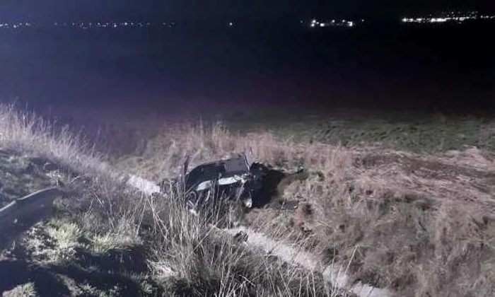 Maşina s-a făcut praf în urma impactului. Foto: ISU Giurgiu
