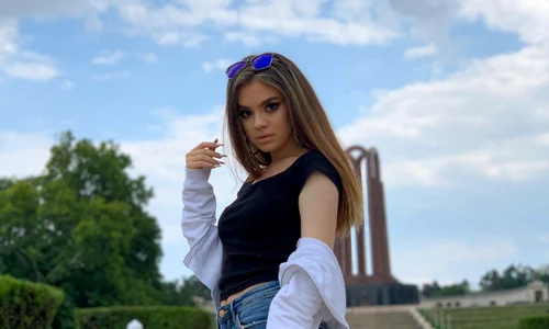 mara georgescu in parc jpeg