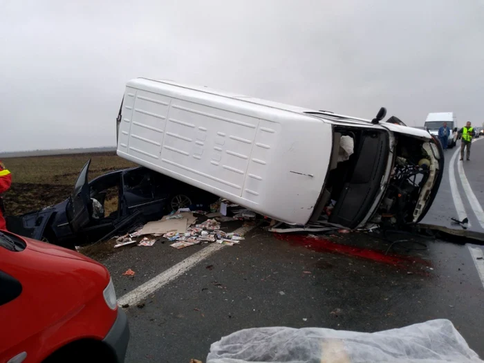 Şoferul autoutilitarei şi-a pierdut viaţa în urma accidentului