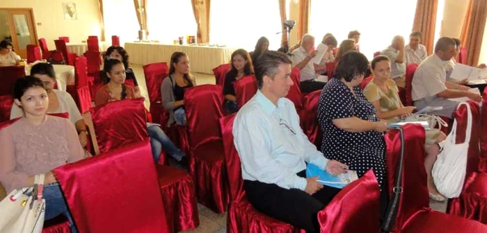 Reprezentanţii autorităţilor publice locale/judeţene sau ai AJOFM cu tratat nepermis iniţiativa "cu flit"