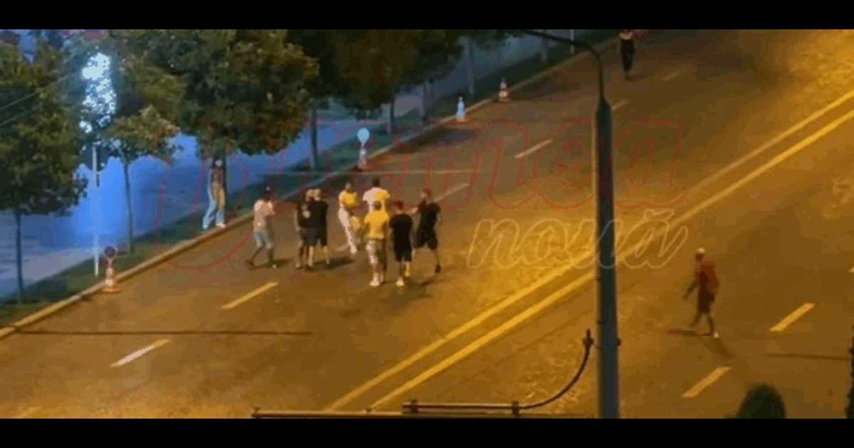 Noapte de groază în centrul Vasluiului: bătaie cu bâte între două găști. Peste 20 de tineri au făcut prăpăd pe stradă, la 3 dimineața