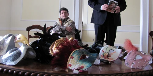 Cristi Jurj şi Adrian Aron au prezentat Carnavalul din Piaţa Unirii