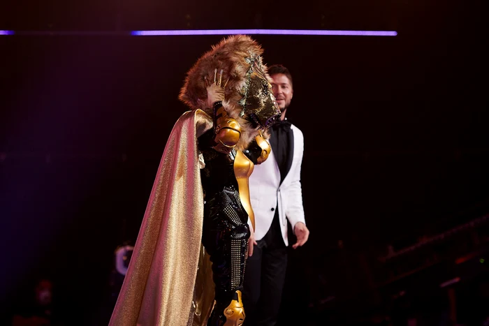 
    Lorand Lajos este artistul care creează măștile purtate de concurențiSursă foto: Colaj Click!  