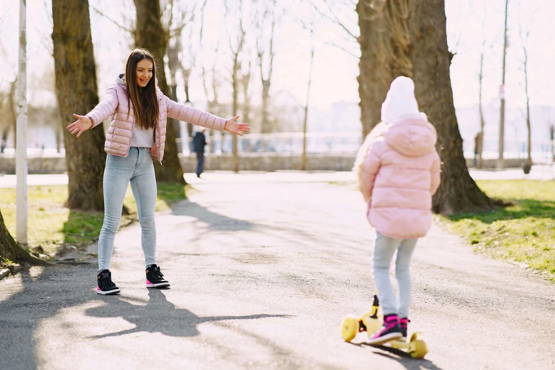Cum sa ti petreci timpul cu micutul tau in fiecare zi Descopera aici idei creative de activitati pentru parinti si copii jpg