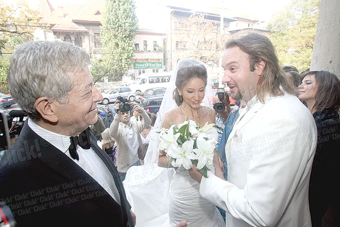 Ioana, fiica dumneavostră vă seamănă leit. Se zvoneşte că îi place actoria.