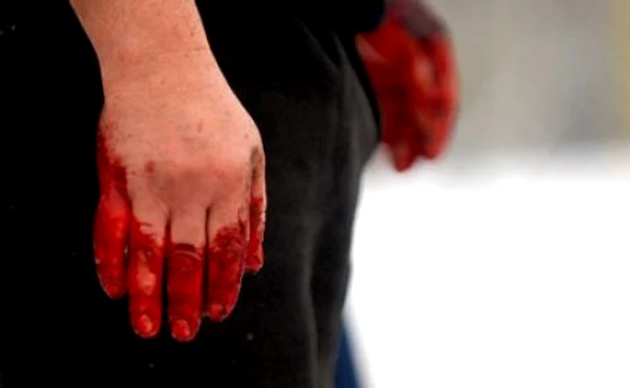 
    Cearta dintre români s-a sfârşit cu o baltă de sânge pe o stradă din Torino  