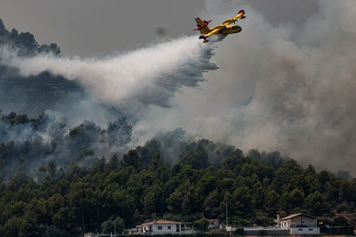Autoritățile se luptă cu incendiile în Spania FOTO EPA EFE