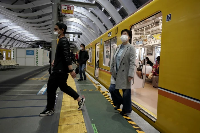 Agresiune a avut loc în staţia de metrou Shirokane-Takanawa, din Tokyo. FOTO: EPA-EFE (arhiva)