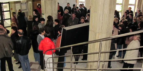 Protest spontan la Direcţia Finanţelor Teleorman