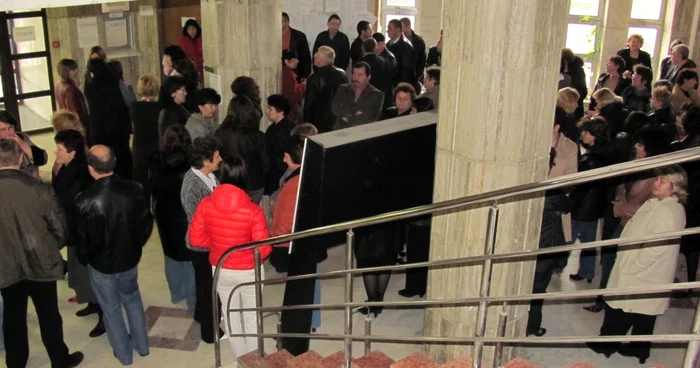 Protest spontan la Direcţia Finanţelor Teleorman