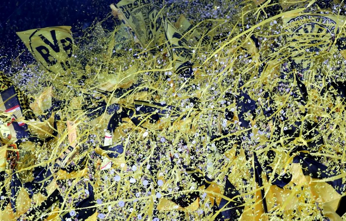 Fanii echipei de fotbal Borussia Dormund  FOTO EPA