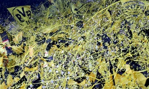 Fanii echipei  Dortmund se manifestă în timpul partidei Borussia Dortmund şi 1. FSV Mainz 05 desfăşurată pe  Signal Iduna Park Dortmund Germania. FOTO Guliver-Gettyimages