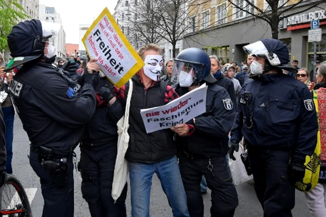 
    Oamenii s-au arătat nemulțumiți de prelungirea restricțiilor luate din cauza Covid-19Foto: AFP  
