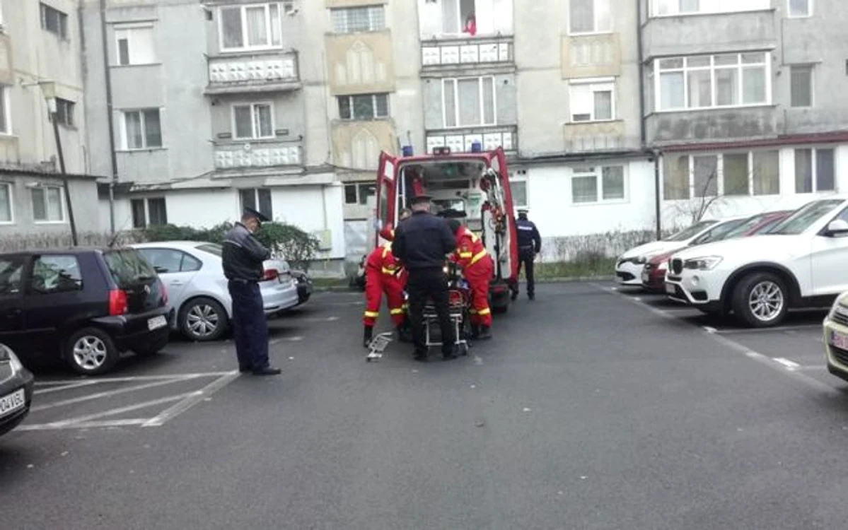 Sinucigașul a fost intubat și dus de urgență la spital