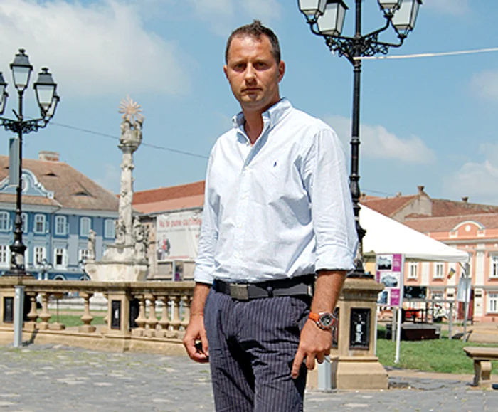 Timişoara: PORTRET / Andrei Georgeo luptă împotriva mucurilor de ţigară