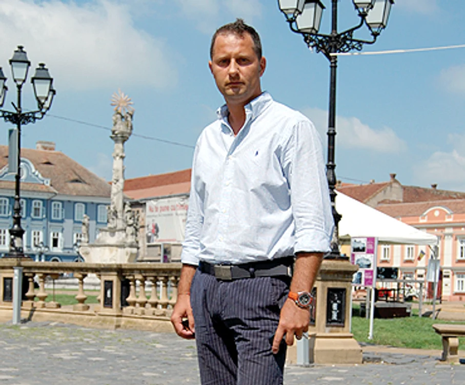 Timişoara: PORTRET / Andrei Georgeo luptă împotriva mucurilor de ţigară