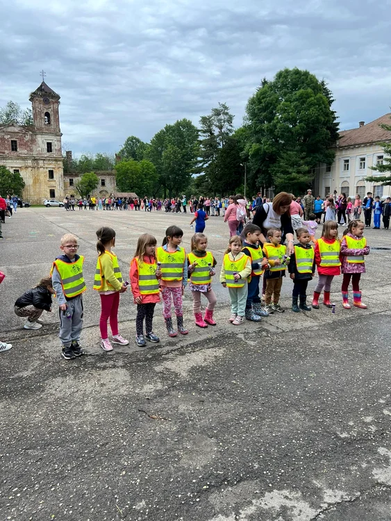 Sute de copii s-au aflat în Cetatea Aradului FOTO Cetatea Voluntarilor