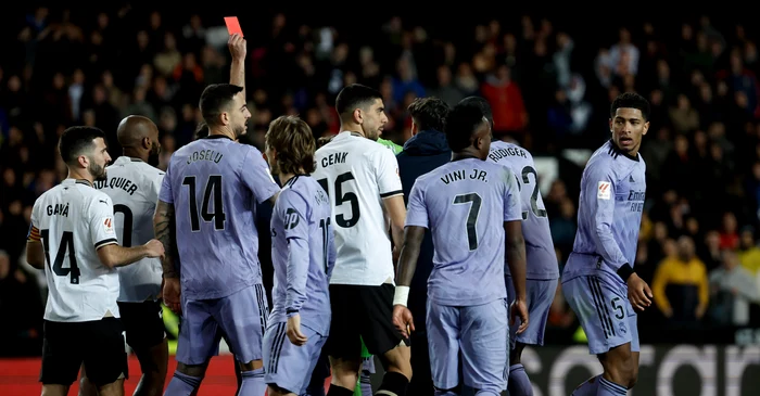 Bellingham, eliminat după ce a marcat un gol nevalidat. Foto EPA EFE