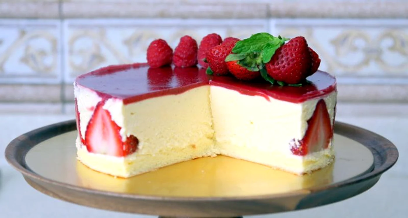 tort cu capsuni si crema jpeg