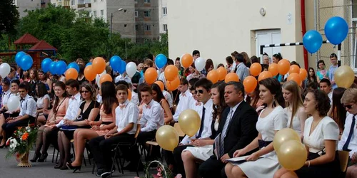 Cele mai multe şcoli şi-au programat festivităţie vineri la prima oră