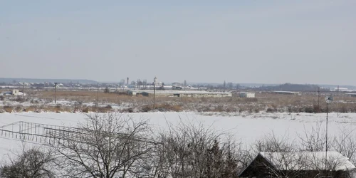 Complexul se va întinde din zona Mănăstirii Ghighiu (pe fundal) până aproape de serele de la Tătărani Foto: Alex Policală