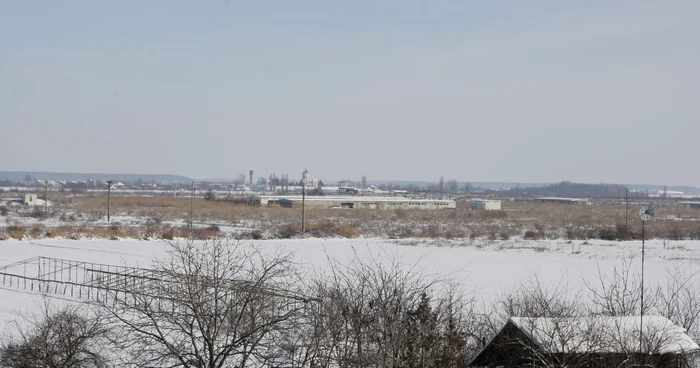 Complexul se va întinde din zona Mănăstirii Ghighiu (pe fundal) până aproape de serele de la Tătărani Foto: Alex Policală