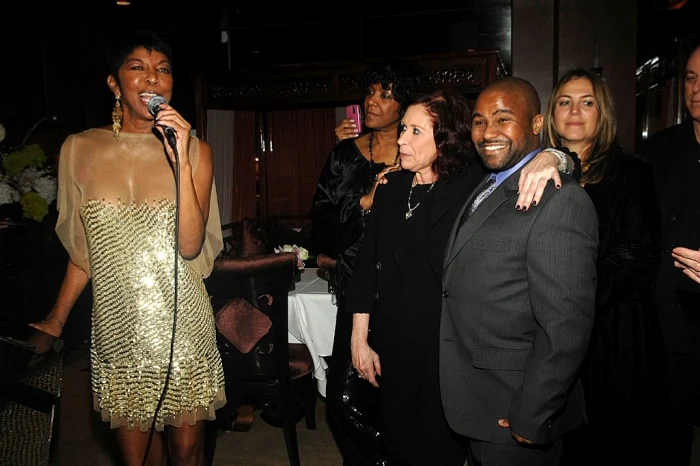 Fiul artistei, Robert (foto stânga), la aniversarea ei, în 2010